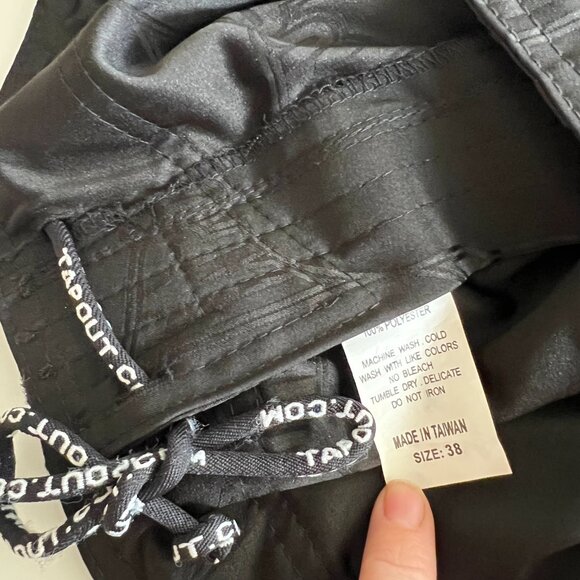 Mens 38 Tapout MMA Board Shorts Black and White y2k - Picture 7 of 7